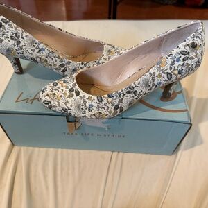 NWOT 9W Life Stride Parigi Pumps